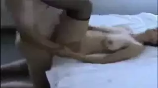 مثليه الألمانية اللسان الاستحمام