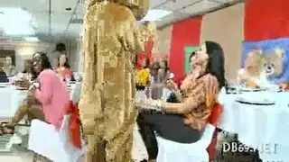 عاهرات أجنبيات ممتلئات الجسم و أثداء كبيرة في مشهد جماعي