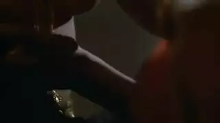 مراهقات أمريكيات وقحات في مشاهد شرجية صريحة وإيلاج مزدوج