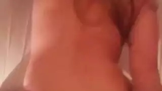 قضيب شبح يغزو فتحتها الضيقة