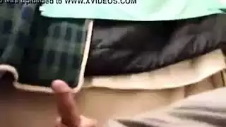 ممثلون عاهرون جاهزون لاختبار أداء ثلاثي قاسٍ