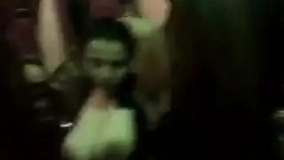عاهرة مصرية محلية لا تشبع من الزب في فمها وفرجها