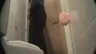 فتاة تختنق بقضيب صلب في حلقها