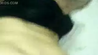 يدخل قضيبه في عشيقته بطريقة حارة