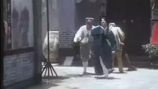 نساء يستكشفن أجساد بعضهن البعض