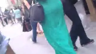 امرأة خبيرة تستسلم للقضيب السميك لرجل ملتحي