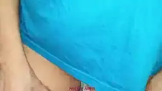 غارقة في المني: بنطالها الداخلي مليء بحمولات ساخنة