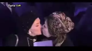 تقطيع شفايف بين زوجين