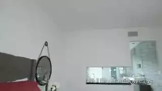 العذراء شرجياً إيلينا تتمدد على قضيب كبير