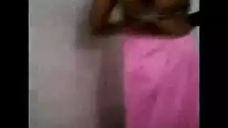 امرأة زانية تنكّب بقسوة
