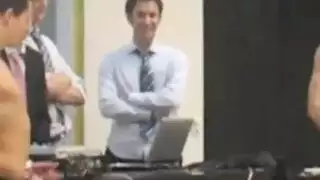 شباب يسمحون بمشهد اختراق عميق