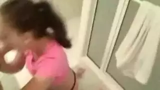 سلسلة رسوم متحركة للشباب: مليئة بمحتوى إكس إكس إكس