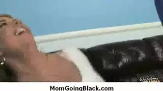 فرج عذراء ضيق يتمدد في أول فيلم بورنو