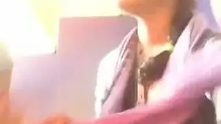 فتاة مقطورة الهرة مزدوجة قفص