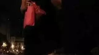 ممارسة جماعية علنية لهيرمافوديت: فمين على أعضائه التناسلية