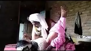 الأب الباكستاني يستغل احتياجات عروس وحيدة