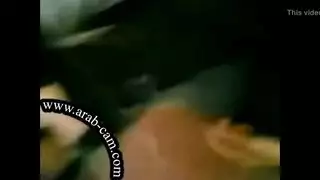 مشهد محجبة قاس: مص وأصابع لفرجها المبلل