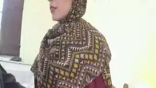 نجم رجل عربي ممتلئ في فيلم مص قاسي