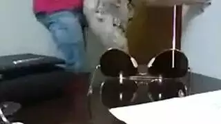 قذف داخلي في المكتب وتقذف من الموظفة المصرية