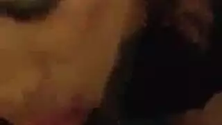 العاهرة الشقراء تحصل على وجهها ملمع بالمني