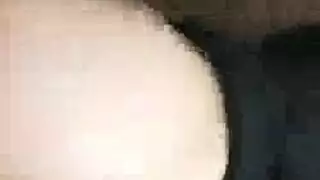 مقبض يده في كسها