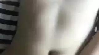 ممرضة طالبة مثيرة تستمني مثل نجم إباحي