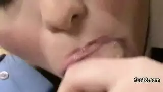 خيال مثلث جنسي: ذكران مسيطران يلقحان شابًا