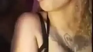 تفرك كسها باحترافية