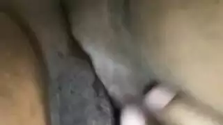 لاتينية مثيرة تمتلئ وهي في الأعلى
