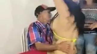 إنقاذ على السطح يتحول إلى جنس جماعي مع عاهرات