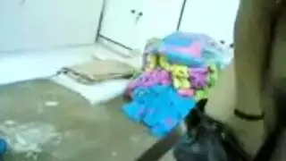 بداية إباحية صريحة: ضخ رغبة ساخنة في فتحات راغبة
