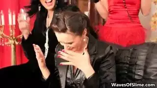 بنات آسيويات في أفلام إباحية يلتهمن الفرج في مشاهد صريحة