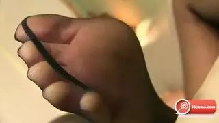 شقراء موم ساخنة تتعرى وتمص بقوة