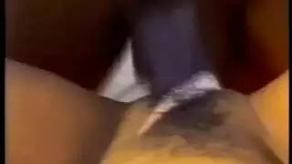 فتاة إفريقية مغرية تحصل على فعل كلبي عنيف