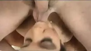 إيلاج مزدوج إكس إكس إكس: هازل مور تمارس الجنس مع رجلين