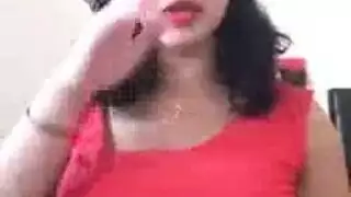 عاهرة مصرية ساخنة تحتاج سائلك المنوي لشحن هاتفها