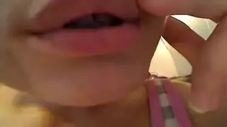 فتاة كام روسية شرهة في عرض إباحي صريح
