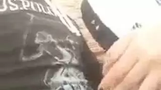 محجبة تفتح لصاحبها السوستة وتمص زبره