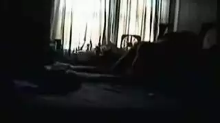 هي تبتلع قضيبه السميك ثم تركب عليه بوضعية رعاة البقر العكسية