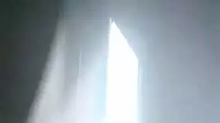 عمال الفندق ينيكو شرموطة سكرانة في حمام الفندق