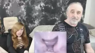 كسي الشقراء الأشعث يُحشى في نادي ديسكو جماعي