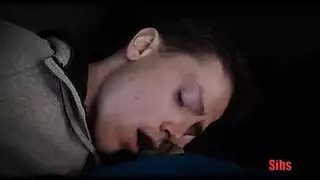 اخت تمص زب اخوها النائم وتجعله يتأوه من المتعة والإثارة سكس اخوات