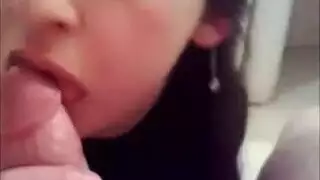رغبات سرية: فتاة محجبة مجاورة تمص زب في سكس مصري صريح