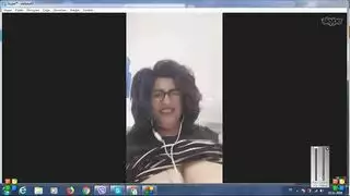 ام تذهب الى منزل شاب يتوقف عن نيك بنتها