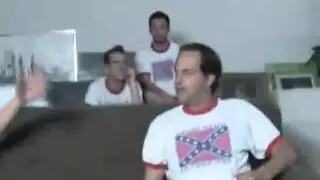 ذهبت فاتنة سوداء وصديقها إلى المرحاض لأنه يثير كلاهما