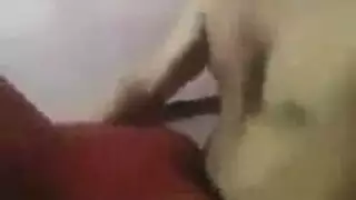 صديق يتحول إلى مصور بينما الشاب العراقي يضاجع زوجته بقوة