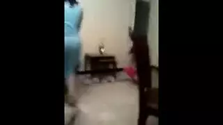 أفلام سحاق: بنات تقصيص وإدخال أصابع حتى النشوة