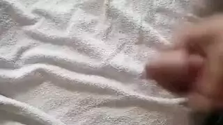 سكس آمن وقوي: يحرث كسها بعضو مغلف