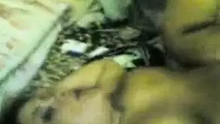 عربي وسيم يقبض على أثداء زوجته الضخمة قبل ممارسة الجنس المكثف