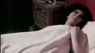 أثداء شويكار الكبيرة ومؤخرتها العربية في جماع عنيف
